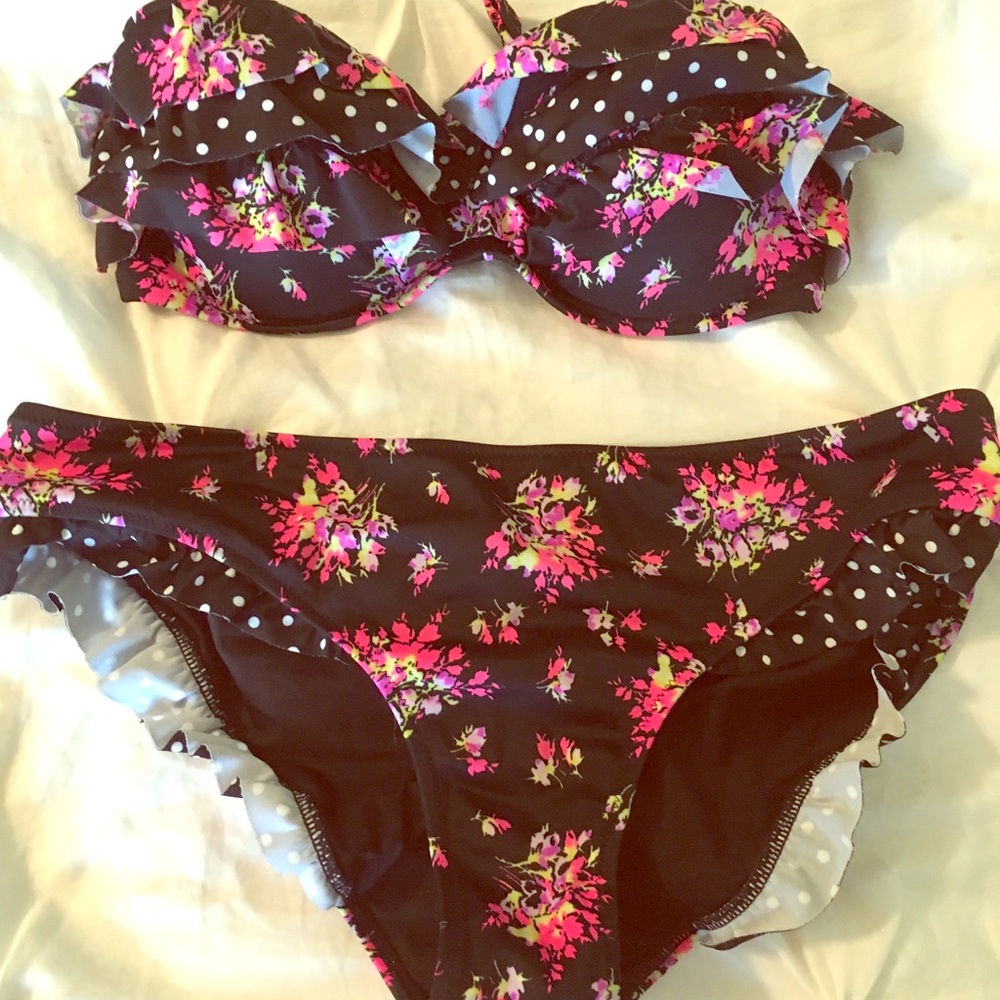 Ruffled Victoria Secret bikini 👙